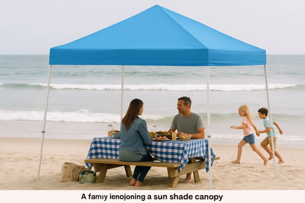 Eine Familie genießt den Tag unter einem schattigen Vordach am Strand.